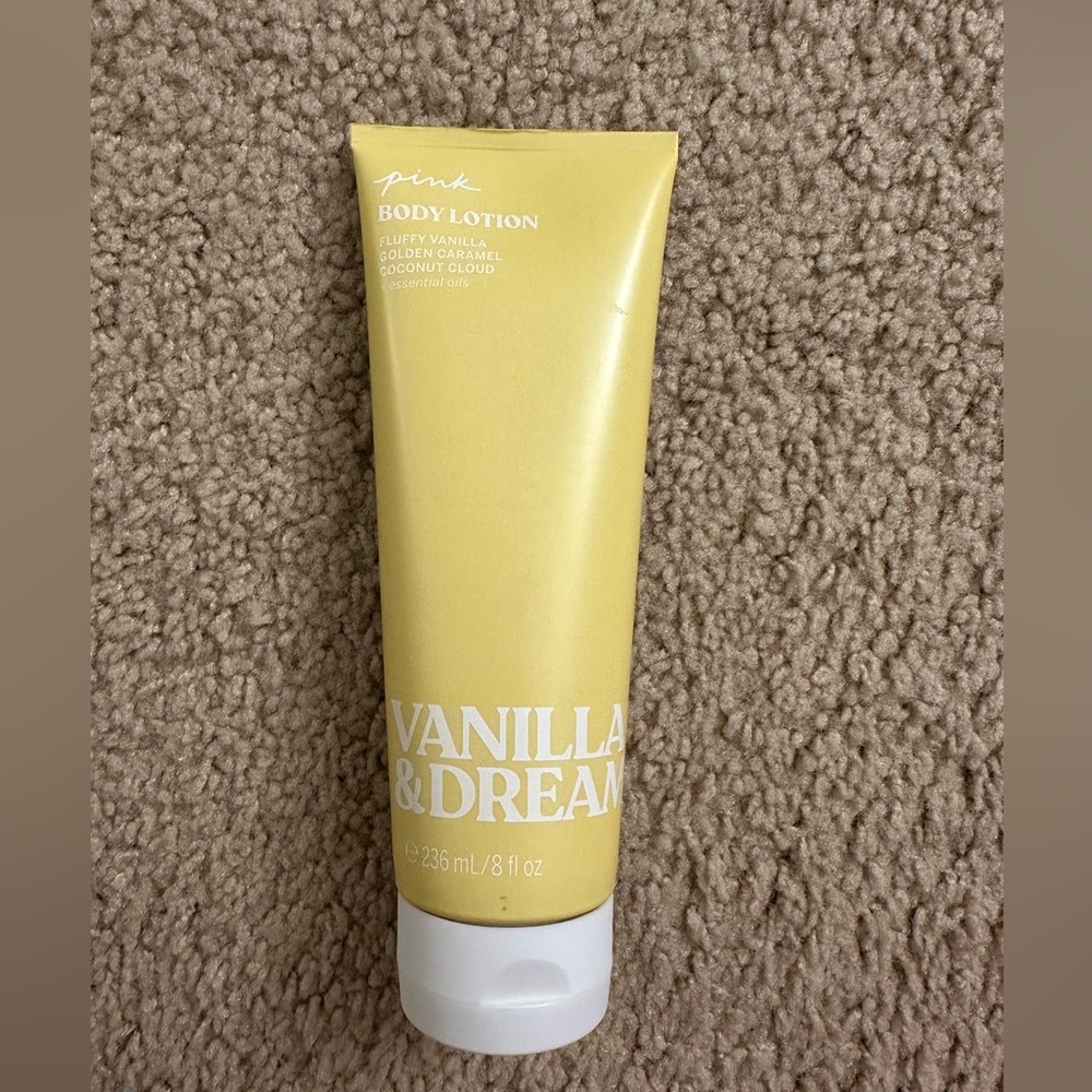 PINK Vanilla and Dreamy body lotion